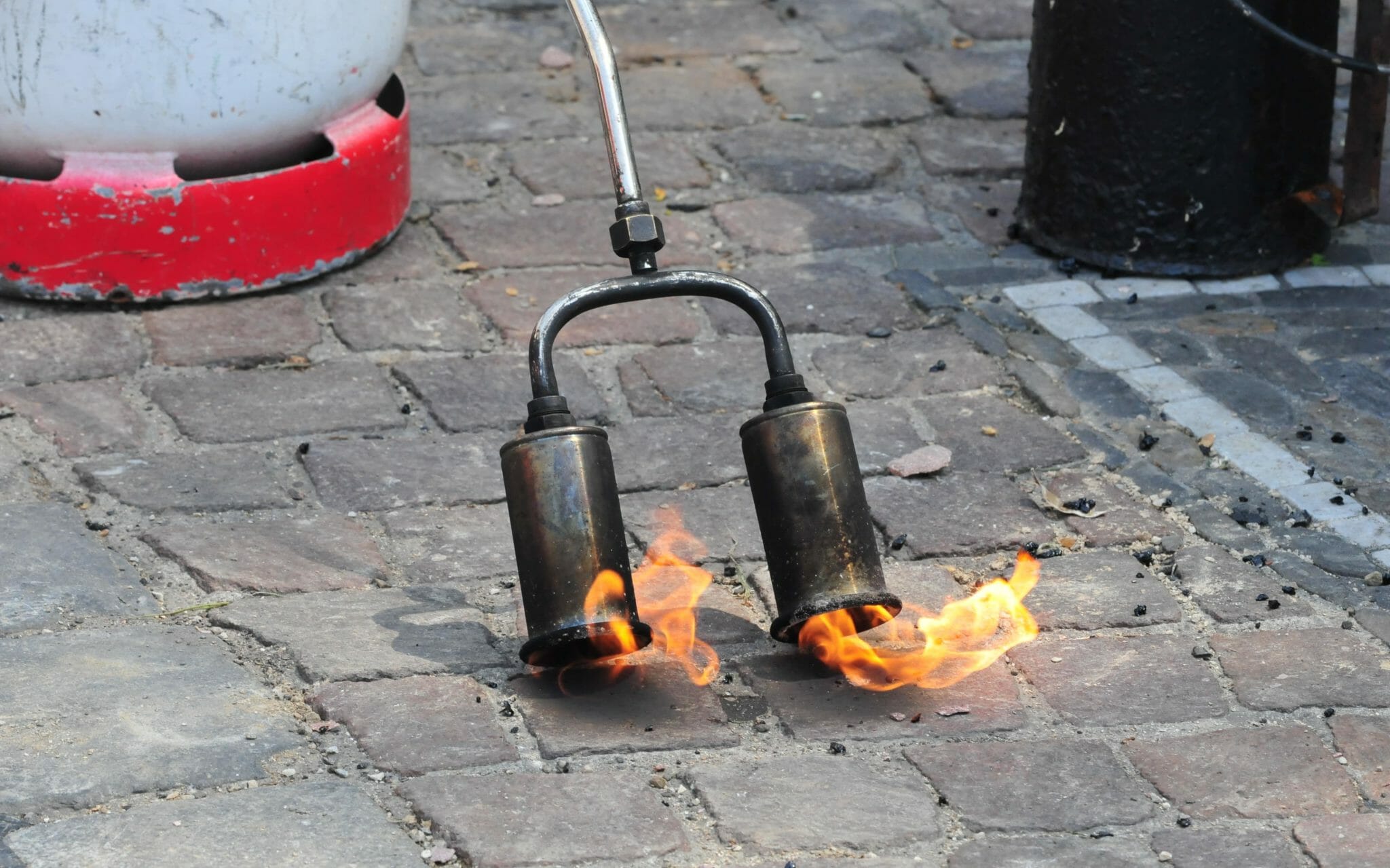 Gasbrenner: Unkraut-Abflammgerät in der Landwirtschaft - Gasflasche.de