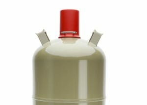 Graue Propan Eigentumsgasflasche mit roter Verschlusskappe 